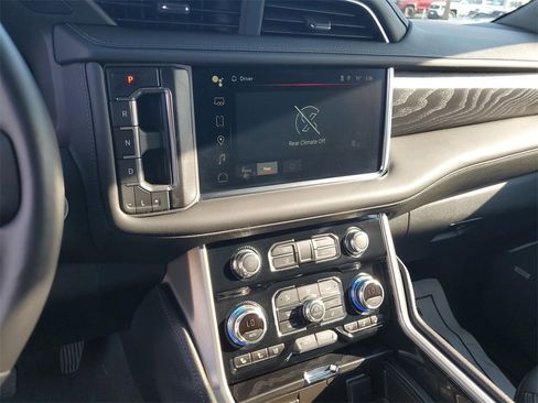 Used 2024 GMC Yukon Denali w/ Advanced Technology Package image 30