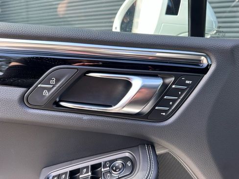 Used 2026 Porsche Macan image 20