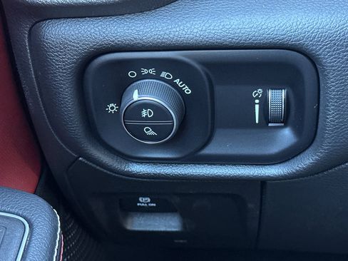 Used 2022 RAM 1500 Rebel image 38