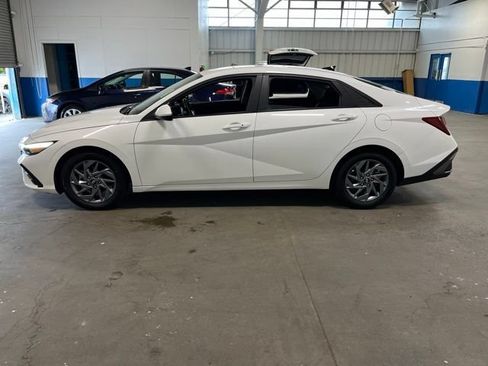 Used 2024 Hyundai Elantra SEL FWD image 6