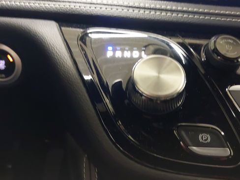 Used 2023 Chrysler Pacifica Limited w/ S Appearance Package image 21