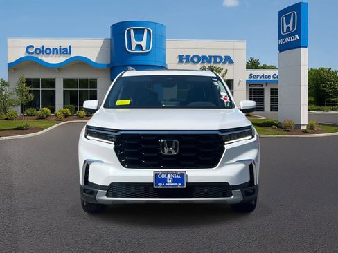 Used 2023 Honda Pilot Touring image 11