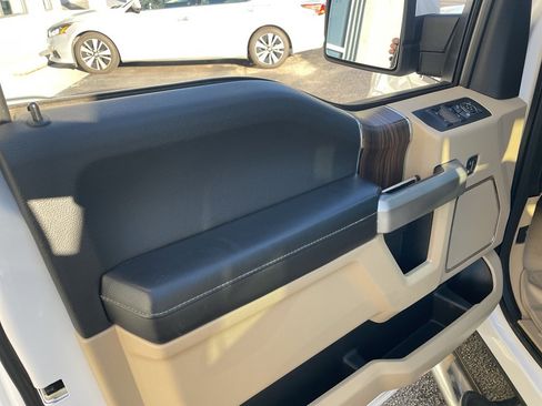 Used 2017 Ford F150 Lariat w/ Equipment Group 501A Mid image 8