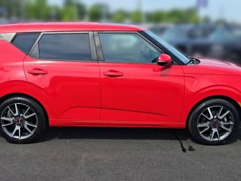 Used 2021 Kia Soul Turbo FWD image 2