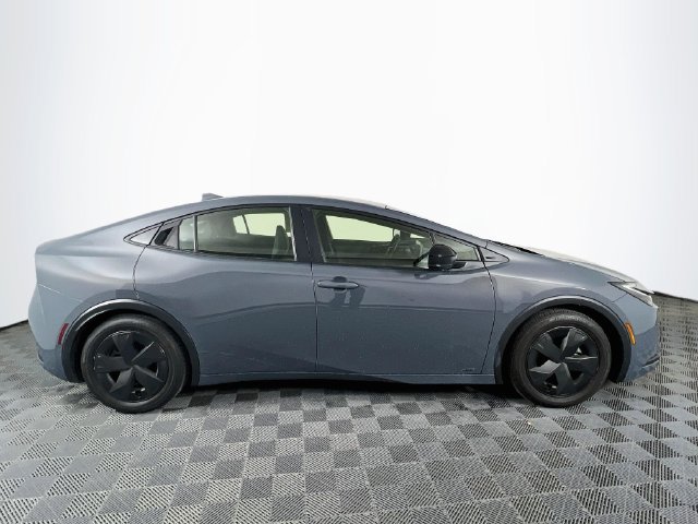 Used 2023 Toyota Prius LE AWD/4WD image 7