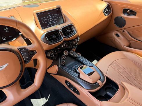 Used 2023 Aston Martin V8 Vantage Coupe RWD image 34