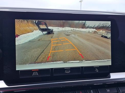 Certified 2025 GMC Sierra 1500 SLE w/ Preferred Package image 24