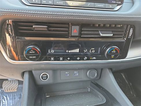 Used 2021 Nissan Rogue SV image 25