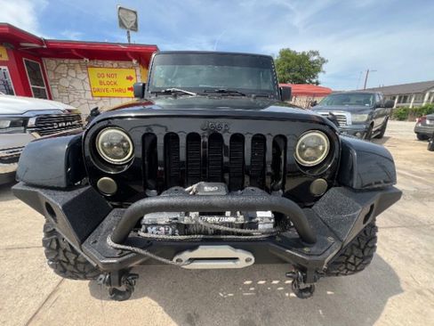 Used 2015 Jeep Wrangler Unlimited Sahara w/ Connectivity Group AWD/4WD image 2