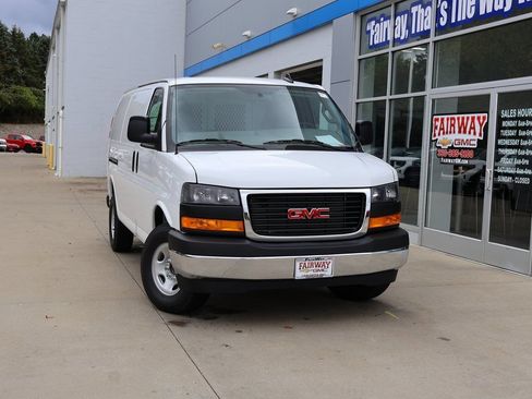 New 2025 GMC Savana 2500 w/ Enhanced Convenience Package RWD image 33
