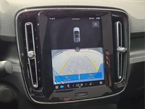 Used 2023 Volvo C40 P8 Recharge Ultimate image 29