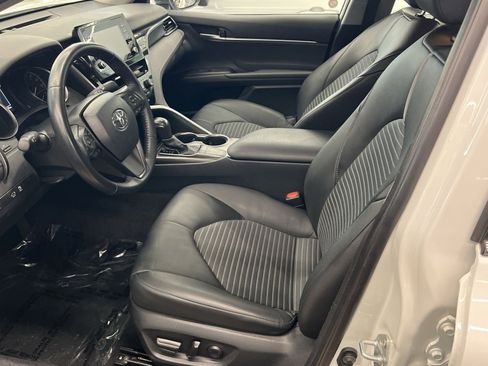 Used 2024 Toyota Camry SE image 10