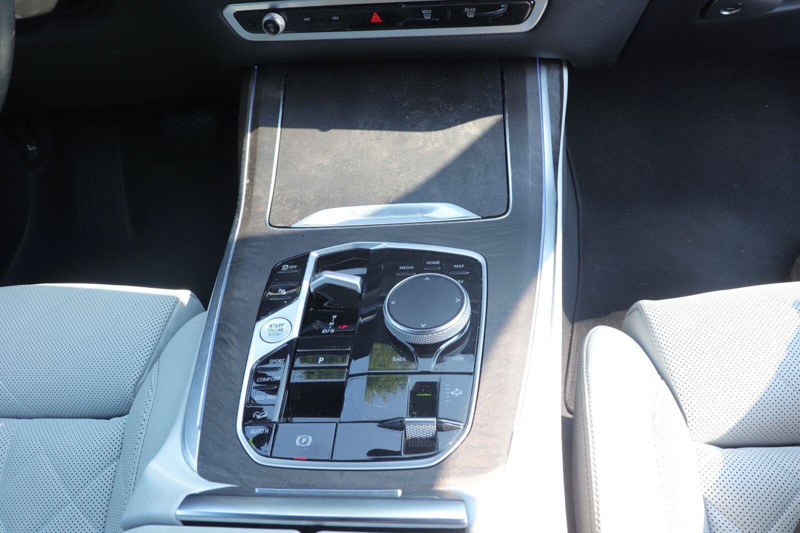 Used 2024 BMW X7 xDrive40i w/ Premium Package AWD/4WD image 11