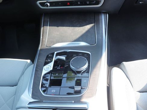 Used 2024 BMW X7 xDrive40i w/ Premium Package AWD/4WD image 11
