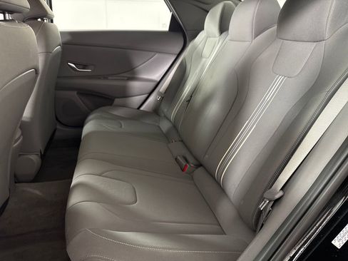 Used 2023 Hyundai Elantra SEL w/ Convenience Package image 15