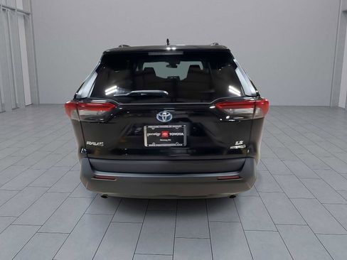 Used 2020 Toyota RAV4 LE image 7