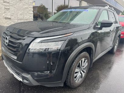 Used 2023 Nissan Pathfinder SL w/ Black Appearance Package