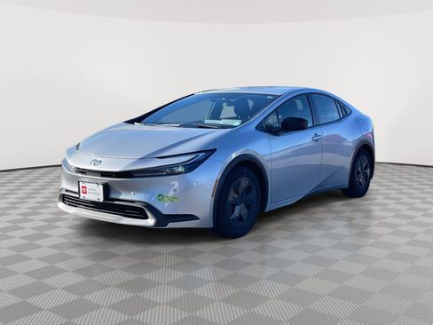 Used 2024 Toyota Prius Prime Premium image 3