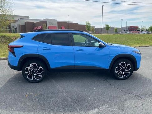 Used 2024 Chevrolet Trax RS FWD image 8