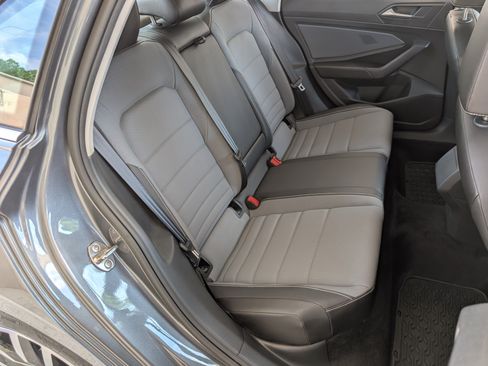 Used 2025 Volkswagen Jetta SE w/ Sunroof Package FWD image 20