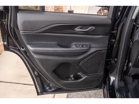 Used 2023 Jeep Grand Cherokee Laredo AWD/4WD image 17