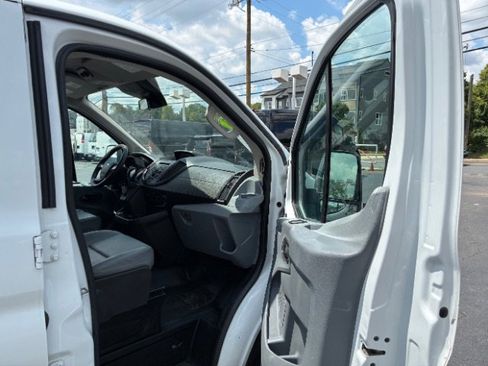 Used 2018 Ford Transit 150 XL image 30