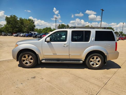 Used 2009 Nissan Pathfinder SE AWD/4WD image 5
