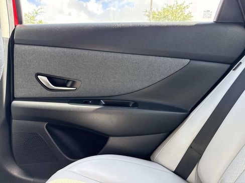 Used 2024 Hyundai Elantra Limited FWD image 17