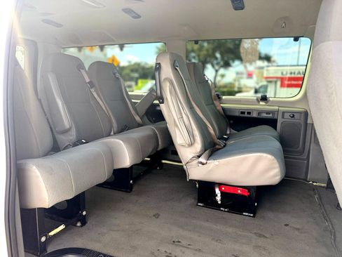 Used 2011 Ford E-150 and Econoline 150 E-150 XL image 10