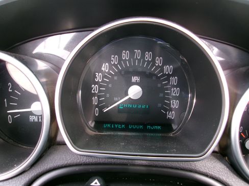 Used 2003 Chevrolet SSR w/ Preferred Equipment Group image 27