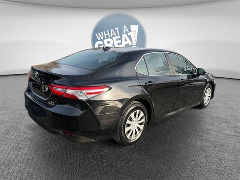 Certified 2020 Toyota Camry LE image 3