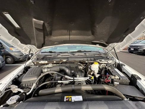 Used 2019 RAM 1500 Classic SLT w/ Luxury Group image 16