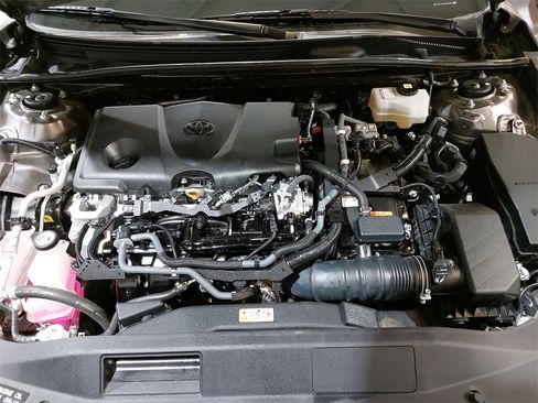 Used 2022 Toyota Camry LE image 28