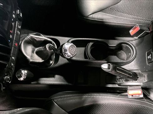 Used 2017 Jeep Wrangler Unlimited Sahara image 17