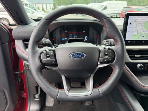 Used 2025 Ford Explorer ST-Line w/ ST-Line Street Pack AWD/4WD image 15