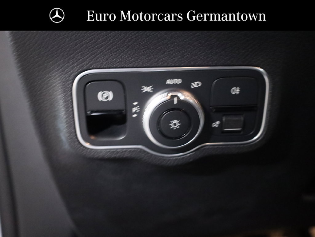 Used 2024 Mercedes-Benz EQB 300 4MATIC image 10