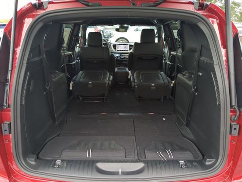 New 2025 Chrysler Pacifica Select w/ Fav Edition Package image 11