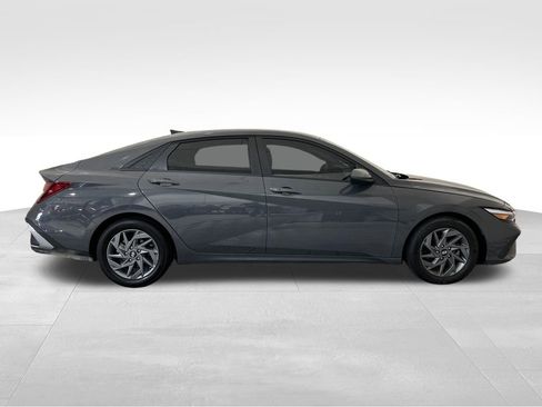 Used 2024 Hyundai Elantra SEL FWD image 7