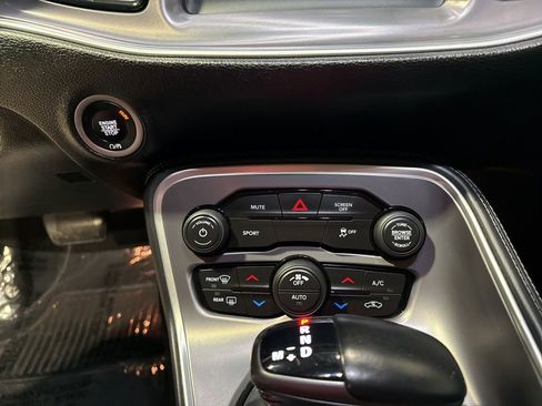 Used 2019 Dodge Challenger SXT AWD/4WD image 18