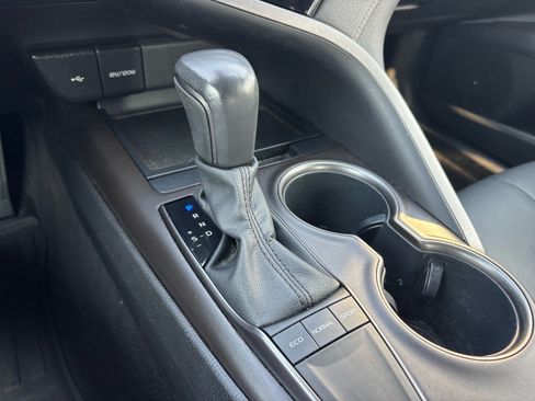 Used 2022 Toyota Camry SE w/ Convenience Package FWD image 16
