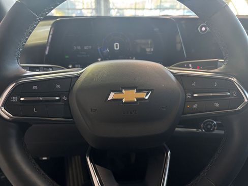 Used 2025 Chevrolet Equinox LT image 32