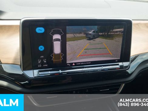 Used 2025 Volkswagen Atlas SE FWD image 8