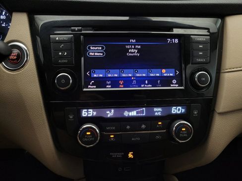 Used 2020 Nissan Rogue SV FWD image 25