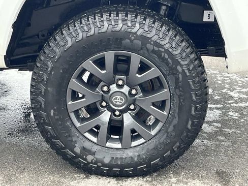 Used 2023 Toyota Tacoma SR5 w/ Technology Package AWD/4WD image 12