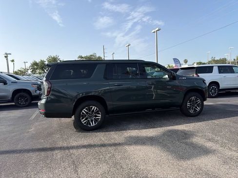 New 2026 Chevrolet Suburban Z71 w/ Comfort Package AWD/4WD image 14