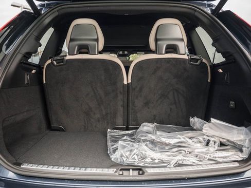 New 2026 Volvo XC90 B6 Plus image 9