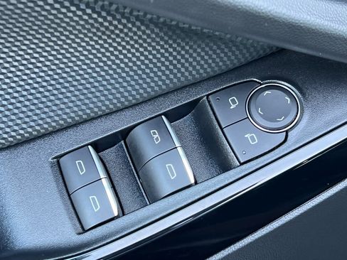 Used 2025 Chevrolet Equinox RS image 13