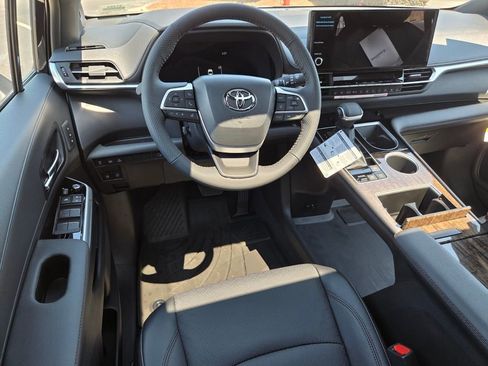 New 2026 Toyota Sienna Limited FWD image 7