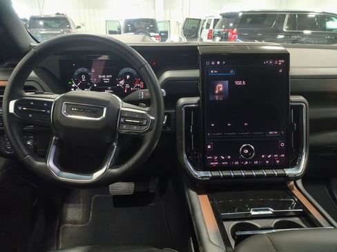 Used 2025 GMC Yukon XL Denali AWD/4WD image 5