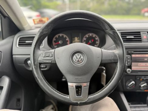 Used 2011 Volkswagen Jetta SE FWD image 10